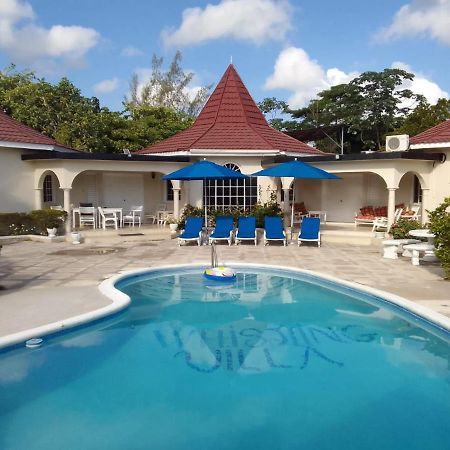 Whistling Villa Runaway Bay Esterno foto