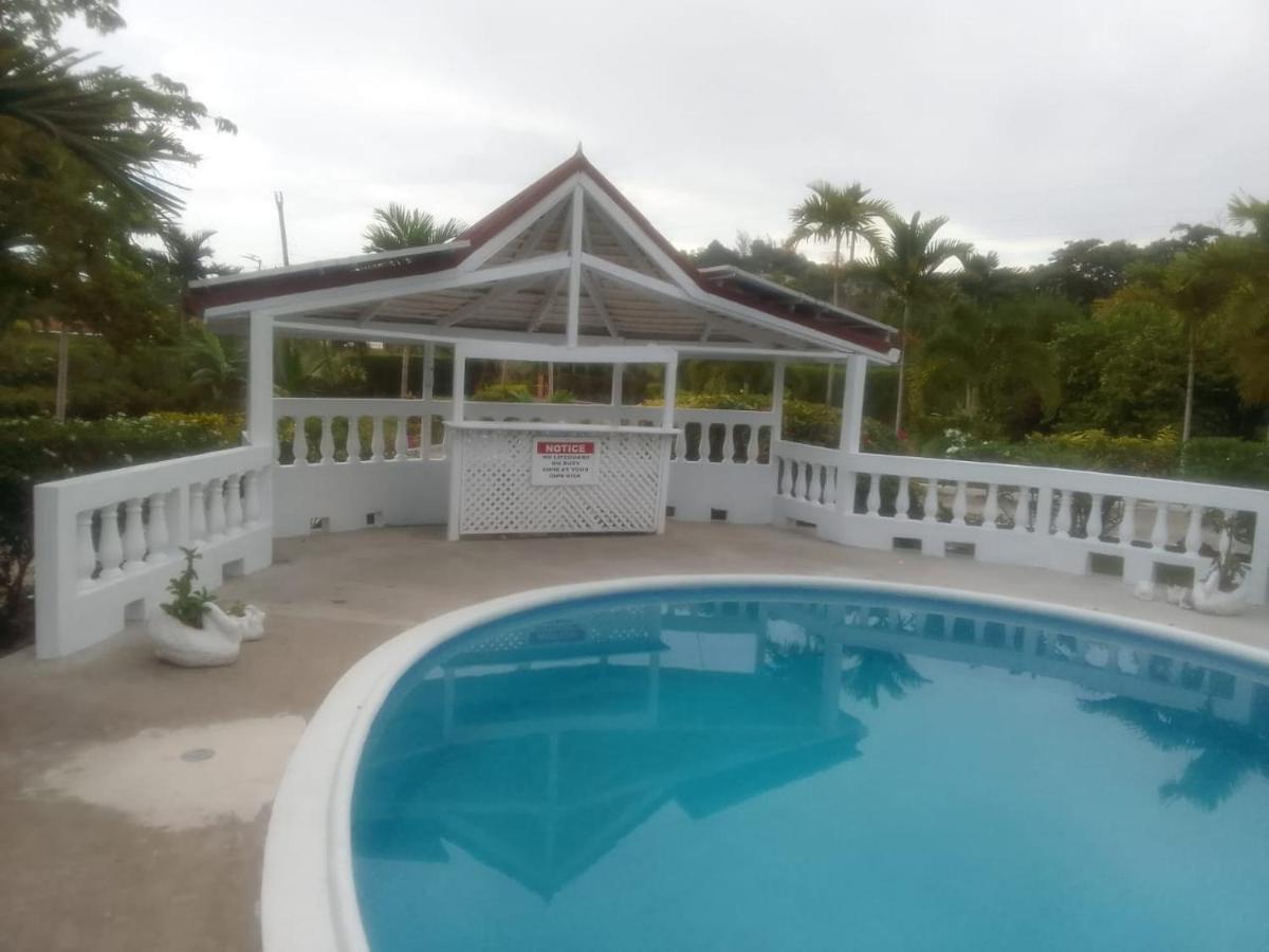 Whistling Villa Runaway Bay Esterno foto