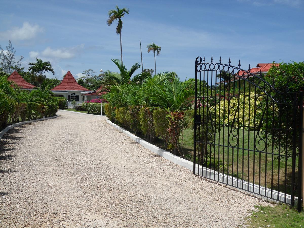 Whistling Villa Runaway Bay Esterno foto