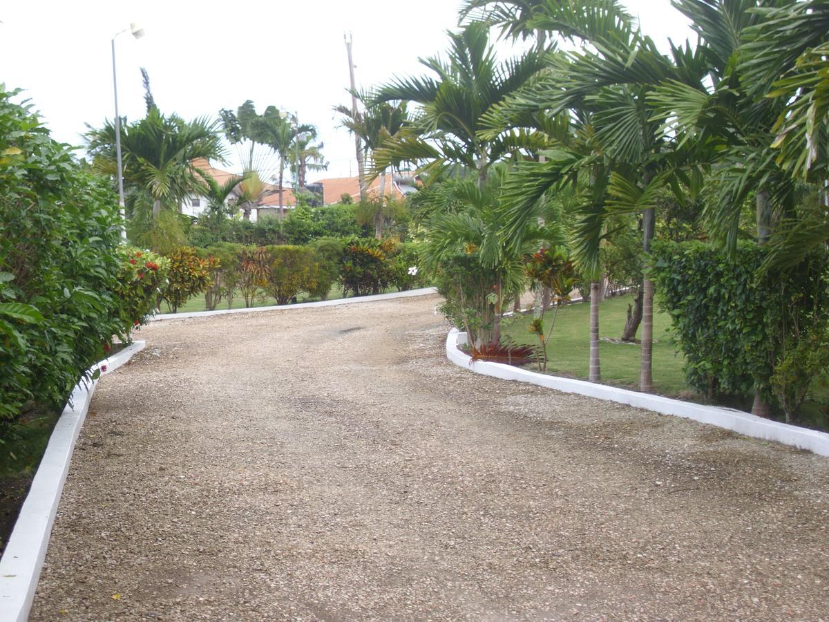 Whistling Villa Runaway Bay Esterno foto